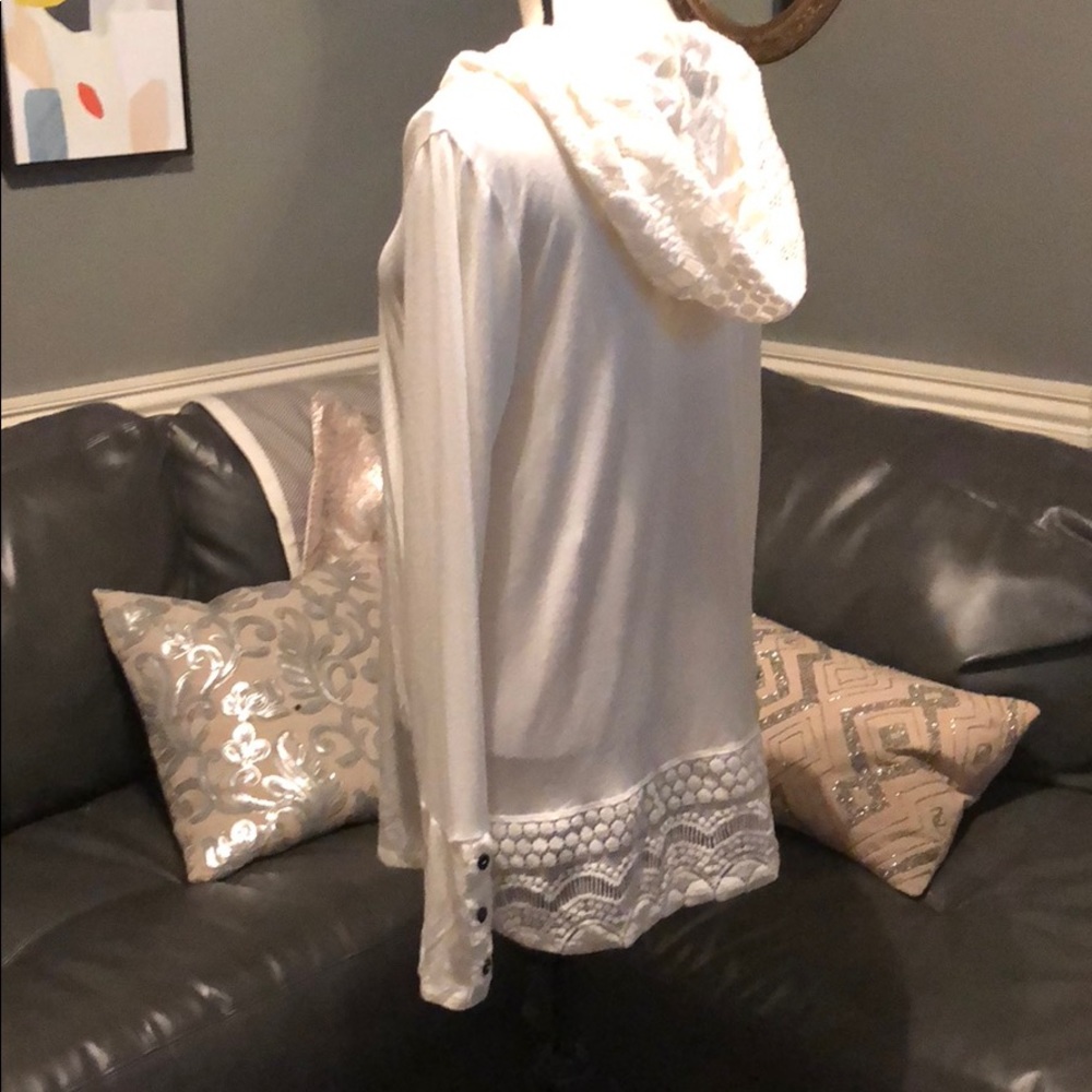 Super cute shirt with lace!